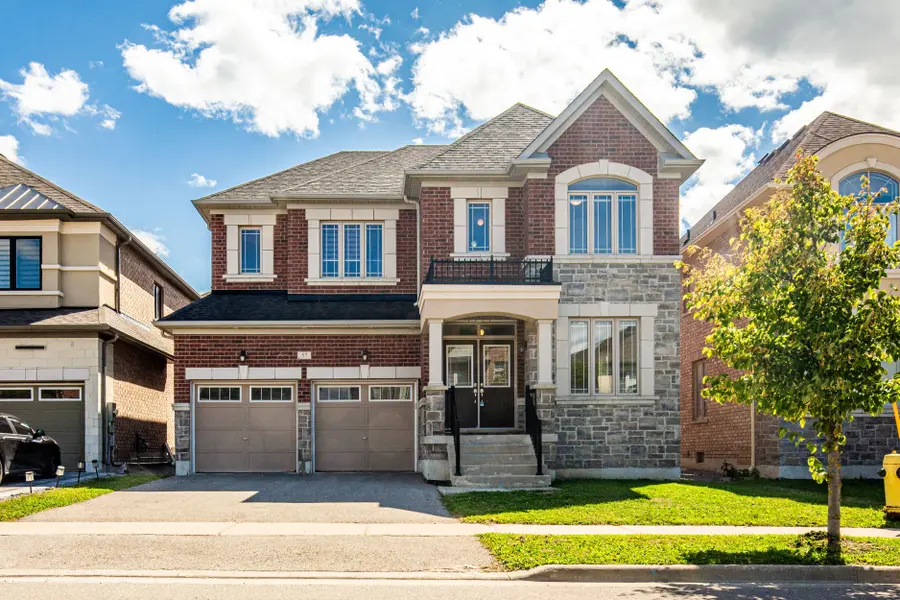 57 Walter English DR, East Gwillimbury, ON L9N 0R8