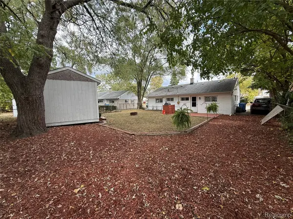 25747 Miracle DR, Madison Heights, MI 48071