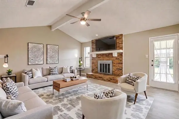 1812 Briar Run, Benbrook, TX 76126