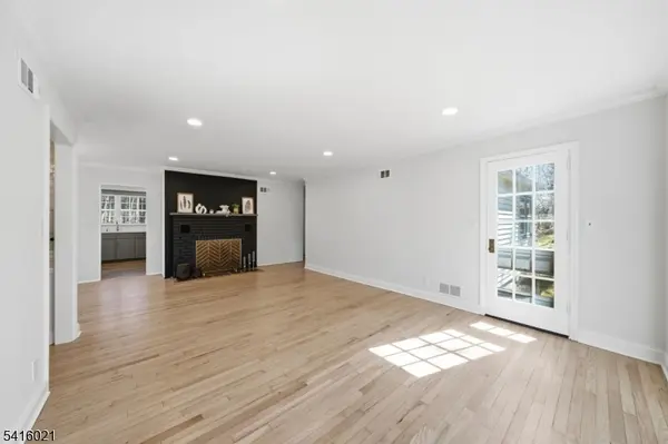 54 Cobb Rd, Mountain Lakes Boro, NJ 07046