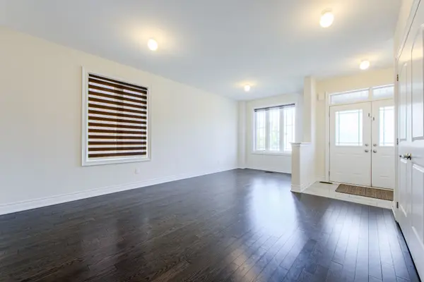 57 Walter English DR, East Gwillimbury, ON L9N 0R8