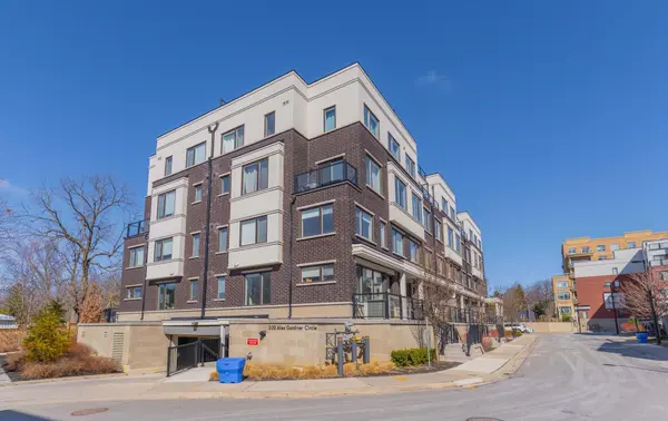 200 Alex Gardner CIR #34, Aurora, ON L4G 3G5