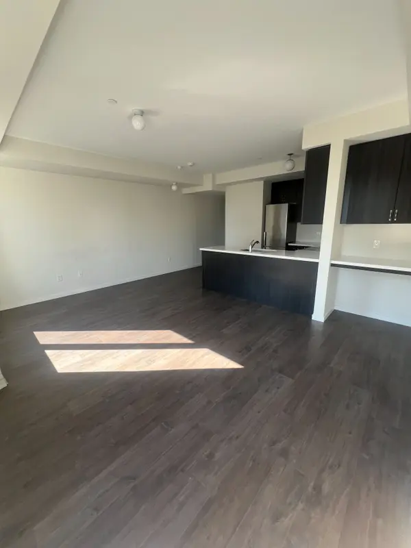 200 Alex Gardner CIR #34, Aurora, ON L4G 3G5