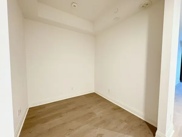 2 Erskine RD #2308, Mississauga, ON L5B 0S1