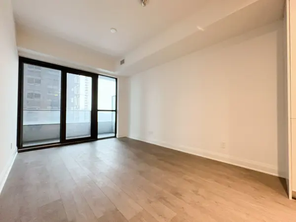 2 Erskine RD #2308, Mississauga, ON L5B 0S1