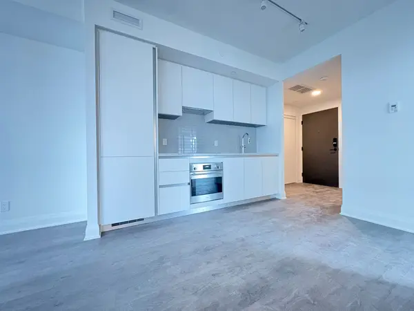 2 Erskine RD #2510, Mississauga, ON L5B 0S1