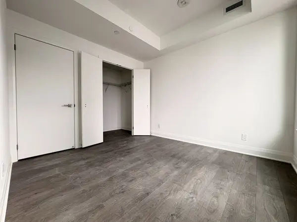 2 Erskine RD #2510, Mississauga, ON L5B 0S1