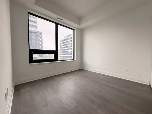 2 Erskine RD #2506, Mississauga, ON L5B 0S1