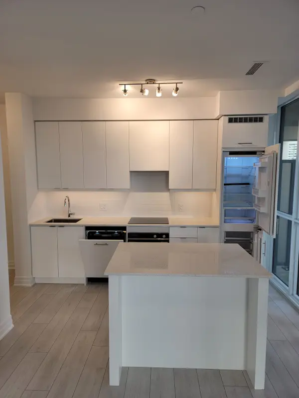 30 Elm DR W #308, Mississauga, ON L5B 0N6