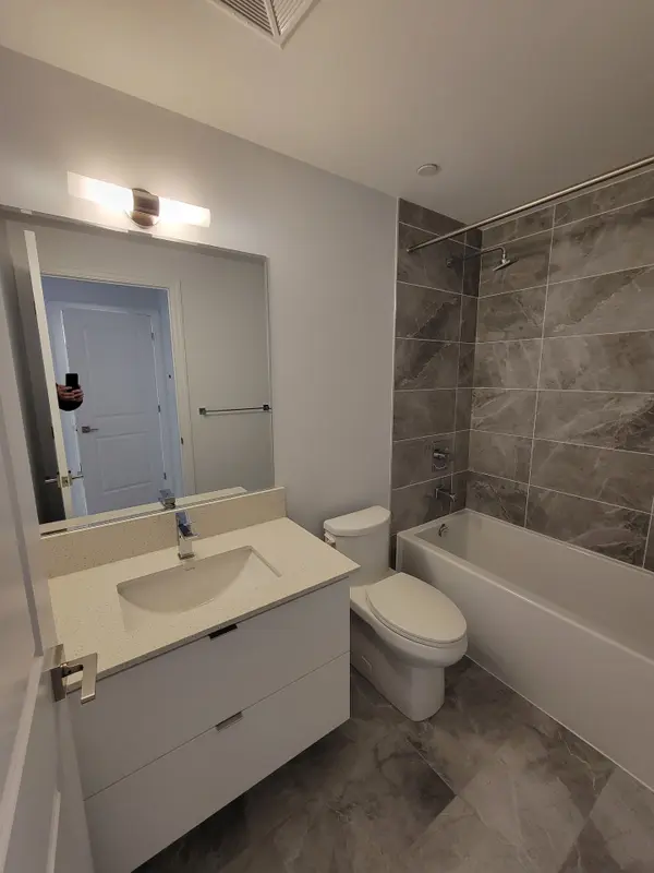 30 Elm DR W #308, Mississauga, ON L5B 0N6