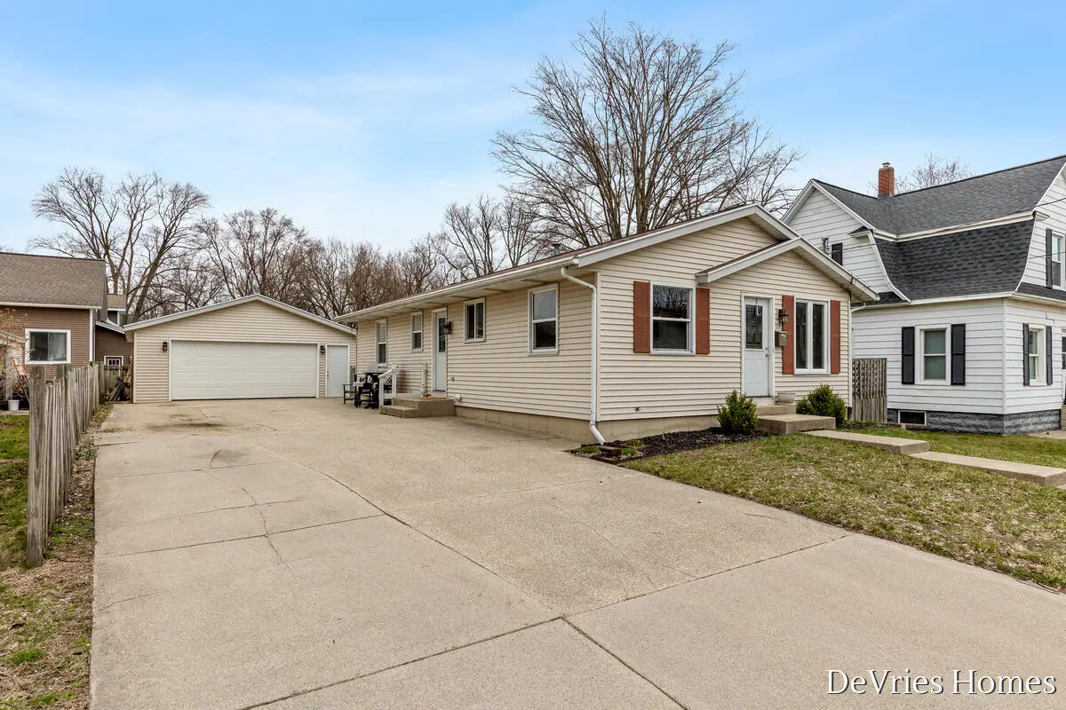 119 W McKinley AVE, Zeeland City, MI 49464