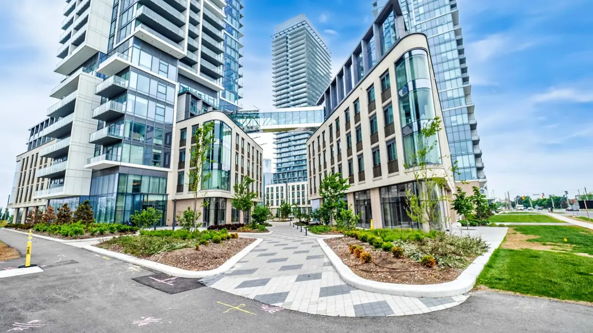 1000 Portage Pkwy #902, Vaughan, ON L4K 0L1