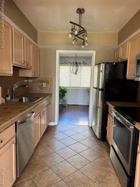 7 Hampton Towne ST #7, Southfield, MI 48075