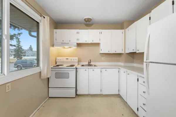 355 Georgian Villas, Calgary, AB T2A 7C7