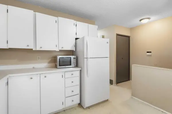 355 Georgian Villas, Calgary, AB T2A 7C7