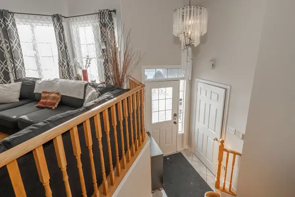 25 Bedell CRES, Whitby, ON L1R 2N8