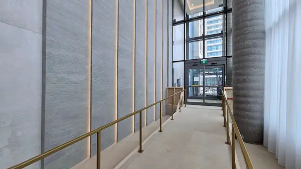 1000 Portage Pkwy #902, Vaughan, ON L4K 0L1