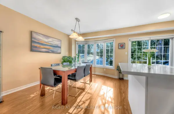 130 Mosaics AVE #40, Aurora, ON L4G 7L5