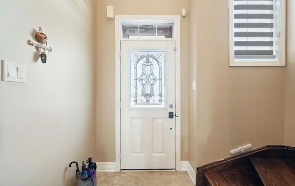 17 Wagner CRES, Essa, ON L3W 0P4