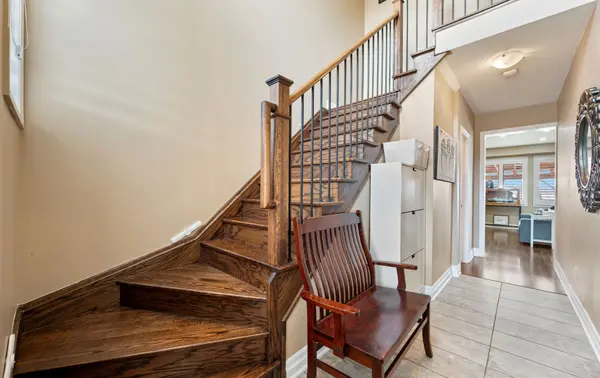 17 Wagner CRES, Essa, ON L3W 0P4