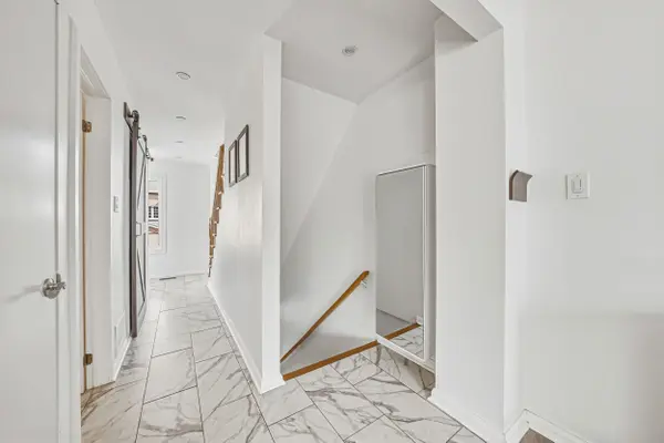 2055 Walkers Line #242, Burlington, ON L7M 4B5