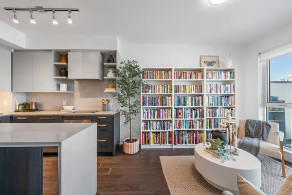 1830 Bloor ST W #1201, Toronto W02, ON M6P 0A2