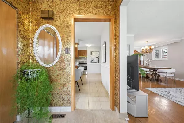 297 Driftwood AVE, Toronto W05, ON M3N 2N6