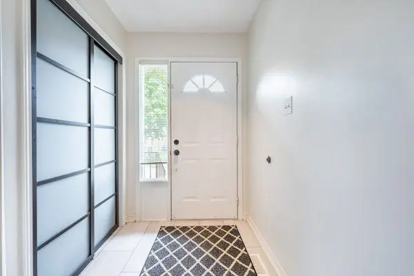 100 Vineberg DR #24, Hamilton, ON L8W 3X4