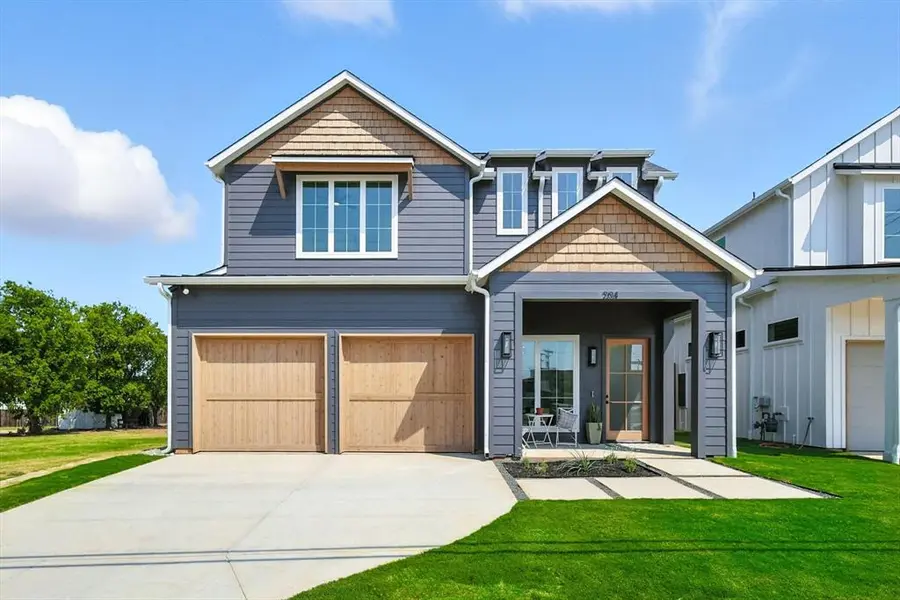 204 North Pine Street, Roanoke, TX 76262