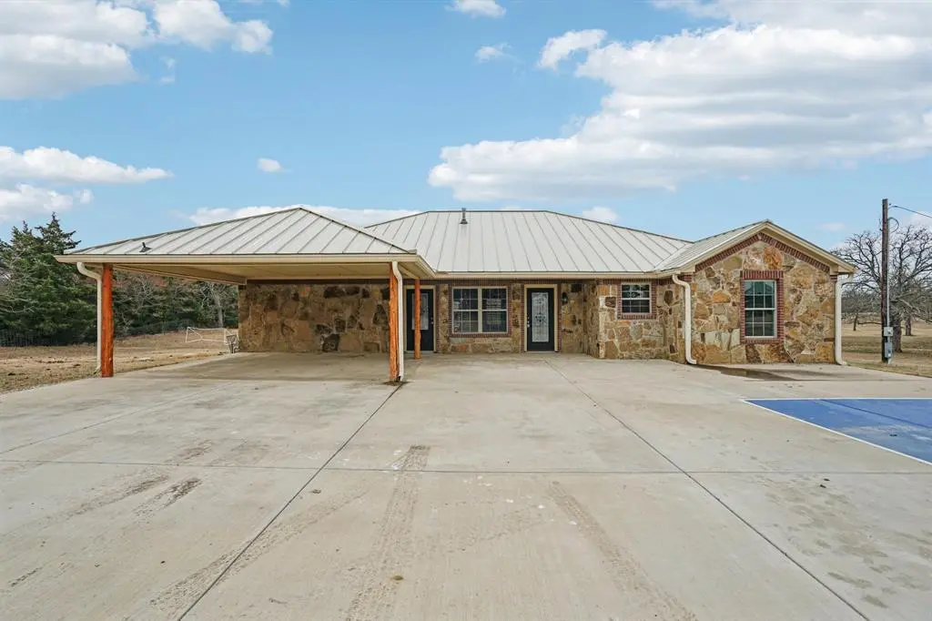 718 County Road 232, Collinsville, TX 76233