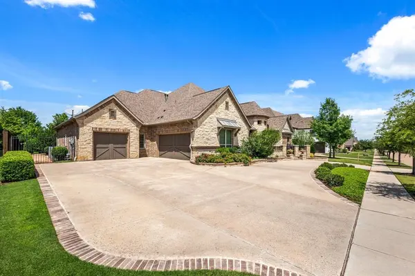 208 Saint Tropez Drive, Southlake, TX 76092