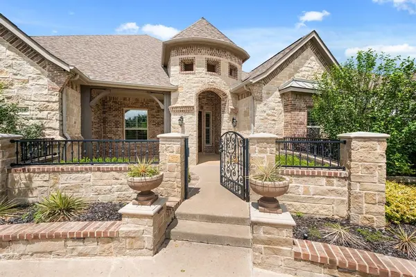 208 Saint Tropez Drive, Southlake, TX 76092