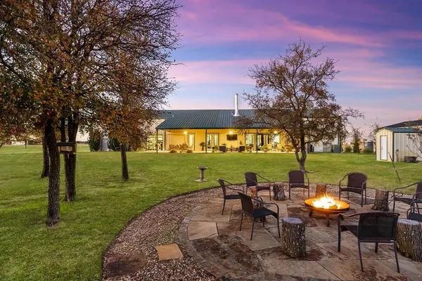 650 Scoggins Road, Tioga, TX 76271