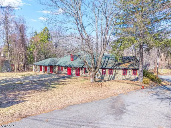 30 Gingerbread Castle Rd, Hamburg Boro, NJ 07419