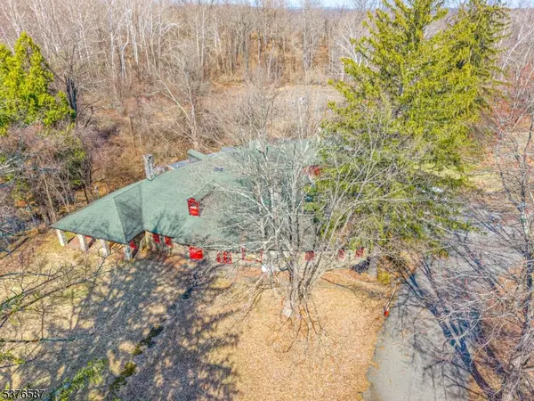 30 Gingerbread Castle Rd, Hamburg Boro, NJ 07419