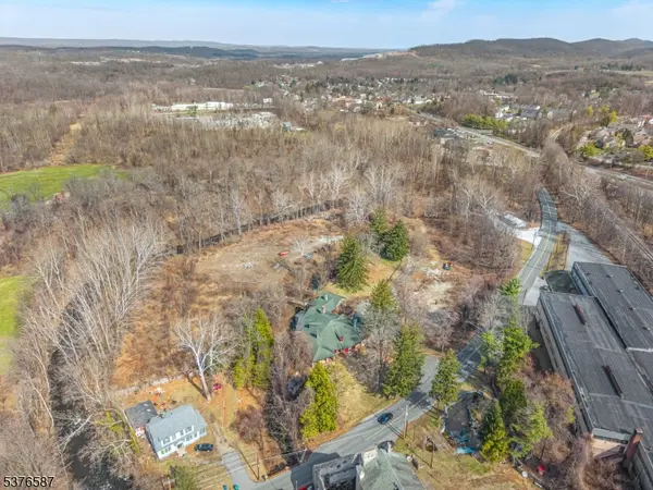 30 Gingerbread Castle Rd, Hamburg Boro, NJ 07419