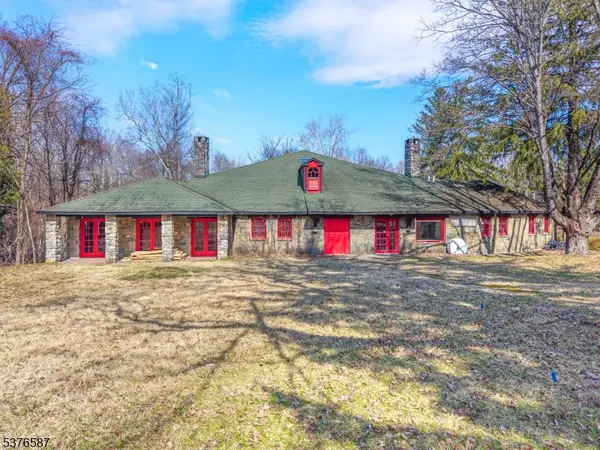 30 Gingerbread Castle Rd, Hamburg Boro, NJ 07419