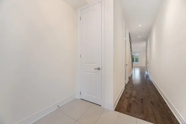 11 Hiawatha CT, Vaughan, ON L4L 0J2