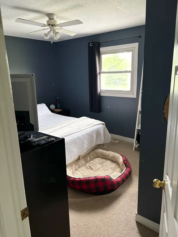 1013 Penetanguishene RD, Barrie, ON L4M 4Y8