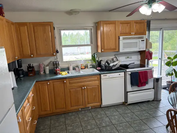 1013 Penetanguishene RD, Barrie, ON L4M 4Y8