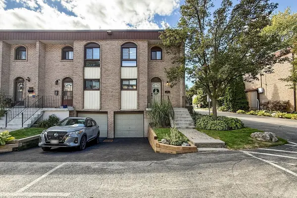 589 Francis RD E, Burlington, ON L7T 3X6