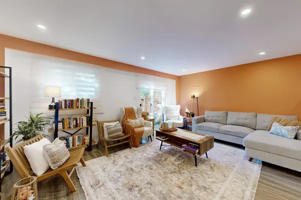 589 Francis RD E, Burlington, ON L7T 3X6