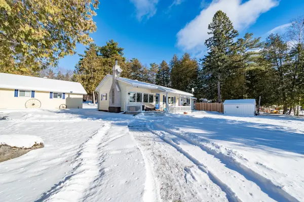 229 Holiday LN, North Algona Wilberforce, ON K0J 1T0