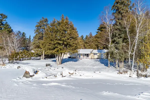 229 Holiday LN, North Algona Wilberforce, ON K0J 1T0