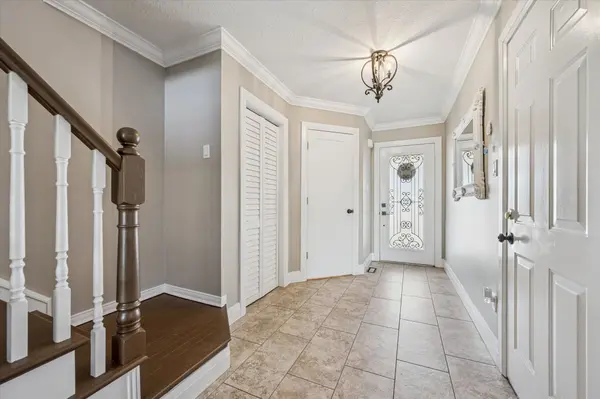 33 Sandcreek LN, Guelph, ON N1E 7K9