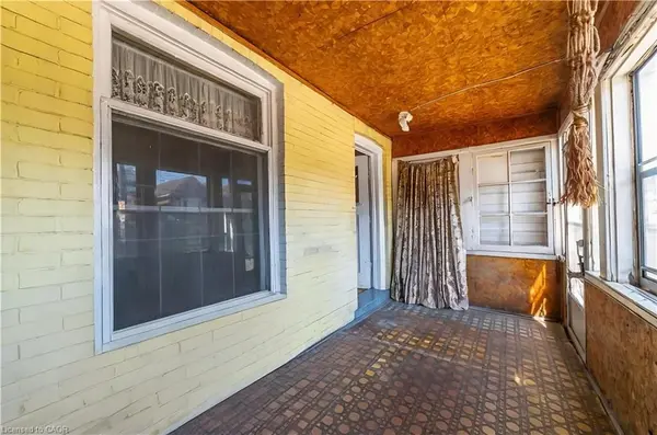 35 Sherman AVE N, Hamilton, ON L8L 6L9