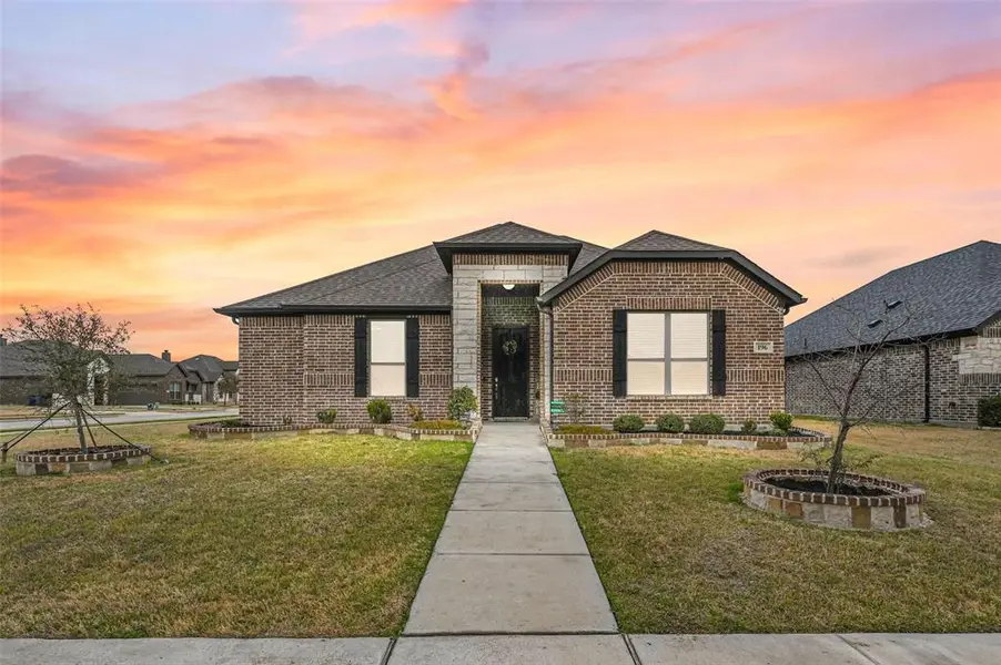 196 Lady Bird Drive, Waxahachie, TX 75165