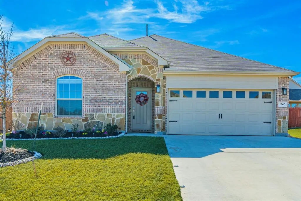 1240 Almond Road, Azle, TX 76020