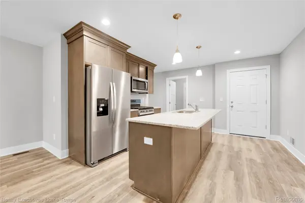 302 HIDDEN HARBOR WAY #25, Marine City, MI 48039