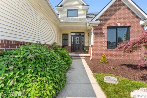 8617 Bonaventure DR, Green Oak Township, MI 48116